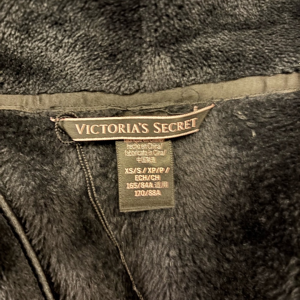 Victoria’s Secret Black Plush Belted Robe XS/S - Picture 3 of 3